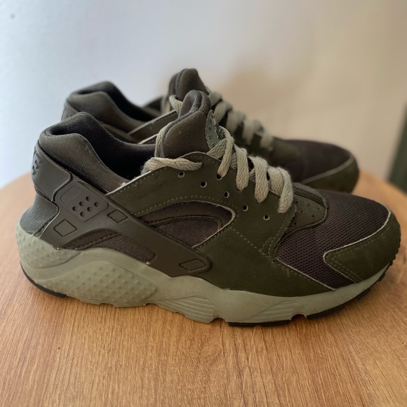 Boys green size 6 Nike Huraches - Picture 1 of 4